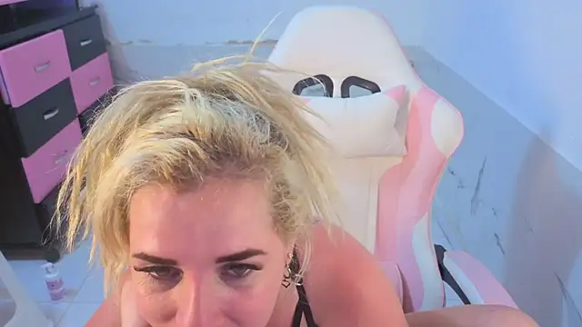HannaBrave live XXX chat