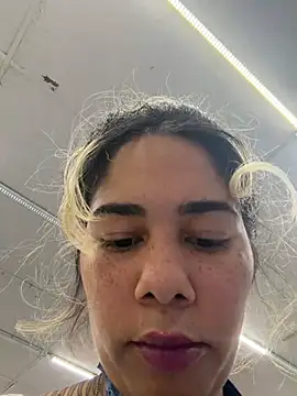 FamousBarbieDoll's Live XXX Chat