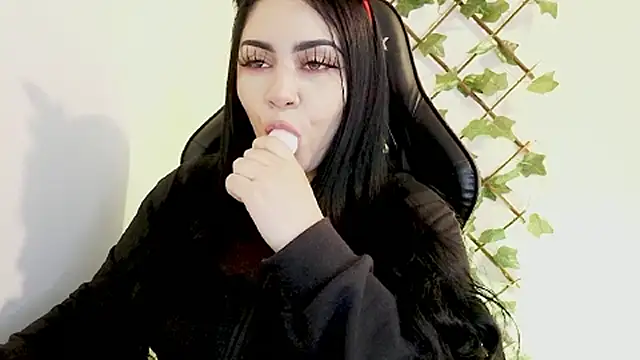Kmi__ Chat XXX in diretta