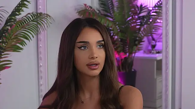 IvyNox live XXX chat