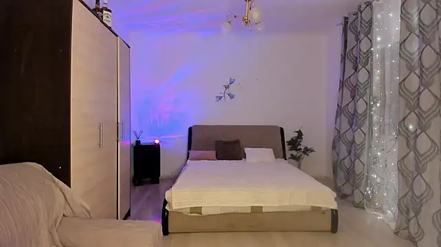 PlayfulDaisy live XXX chat