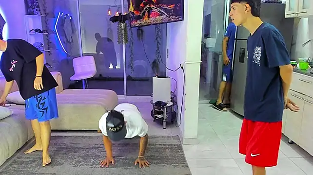 Houseofwarrios: απευθείας συνομιλία ΧΧΧ