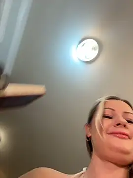 Chat XXX en directo de LoveShae_