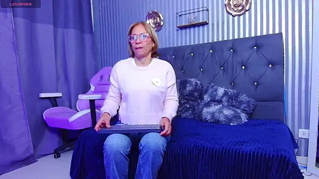 geminis_milf live XXX chat