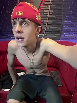 MikeHunteer's Live XXX Chat