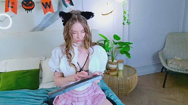 Flora_DeVille live XXX chat