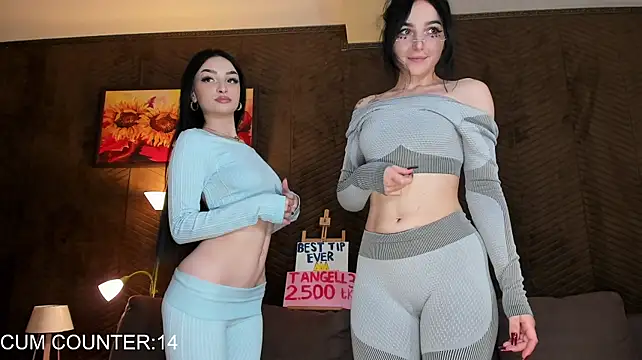 Roomies' Live XXX Chat