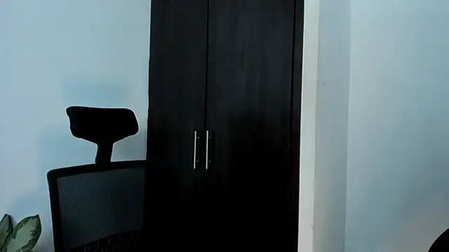 Chat +18 de Naughtii_Doll_ ao vivo