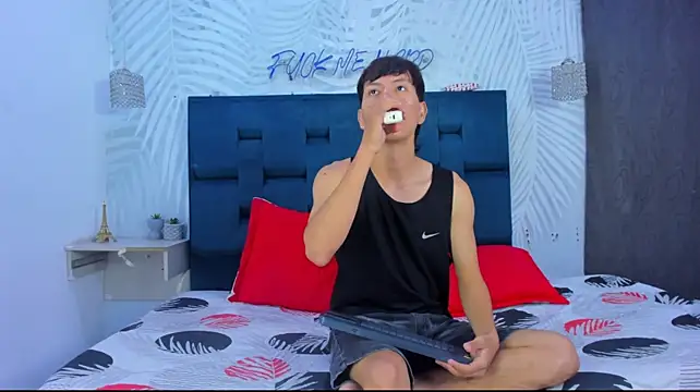 แชท XXX สดของ Triple_Fantasy1