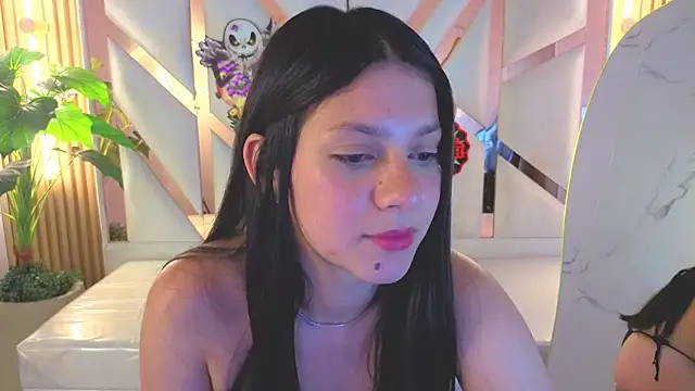 Chatroom XXX en direct de RaeDoll_t