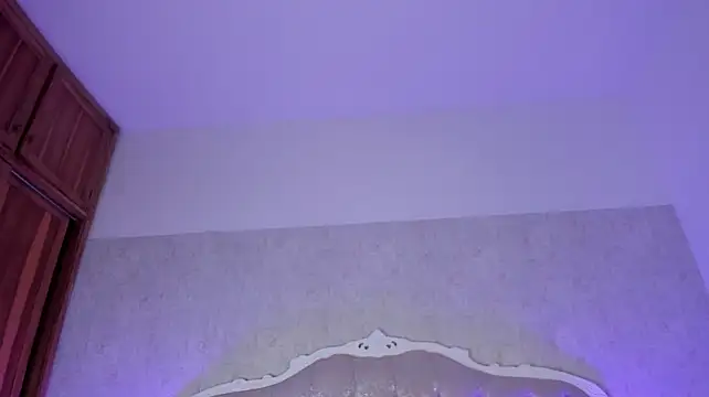 EmiliBoobss 现场XXX聊天