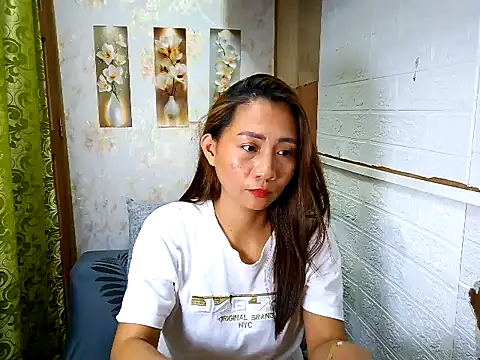Asianshine live XXX chat