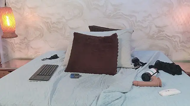 Chatroom XXX en direct de celestte_moon