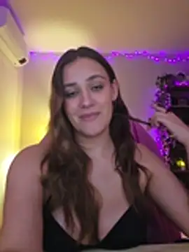 MiaRides19's Live XXX Chat