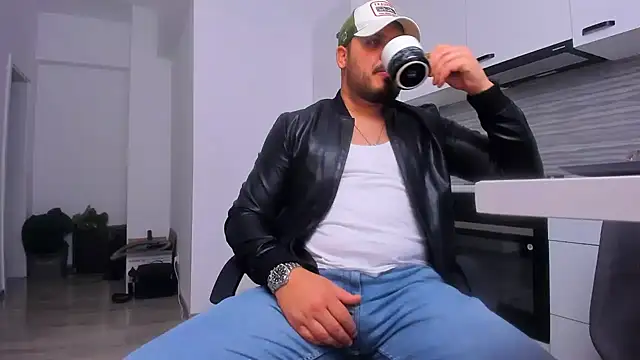 ZackMasterss Adlı Modelin Canlı XXX Sohbeti