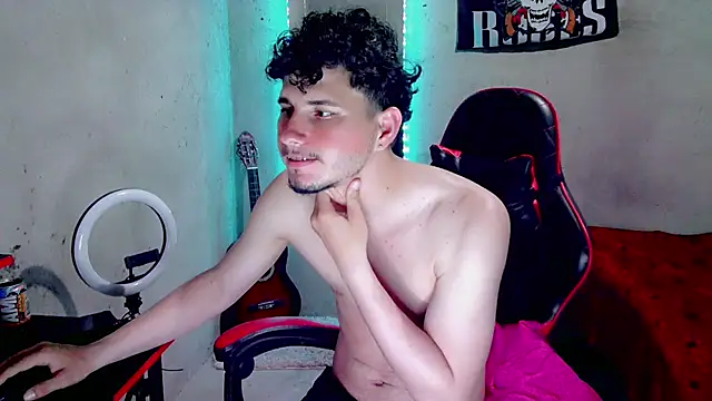 XXX chat uživo modela Atom_Hot