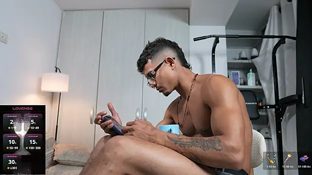 Paradise_boy__n Live XXX chat