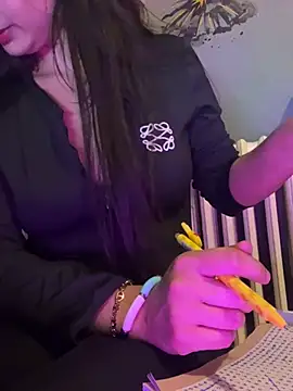 LaPetitechienne1's Webcam Show