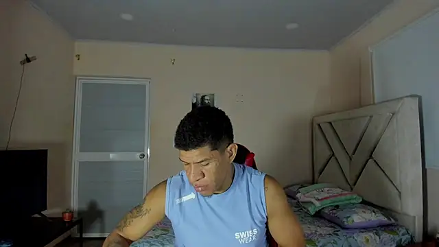 Felipe-ReyesF4's Live XXX Chat
