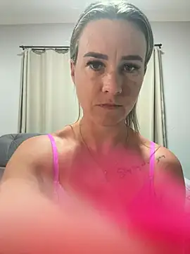 Show de SuhHWhotwife na webcam