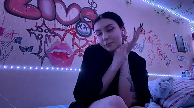 LouraSilvius live XXX chat