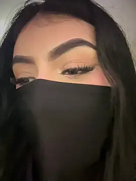zharaaa18 Adlı Modelin Canlı XXX Sohbeti