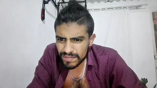 XXX chat uživo modela JBond007BBC