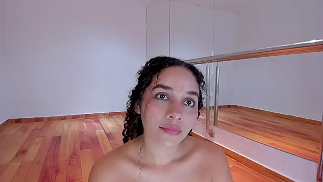Chatroom XXX en direct de esther_sofia
