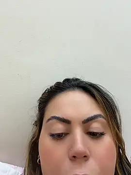 LariiHotWife Chat XXX in diretta