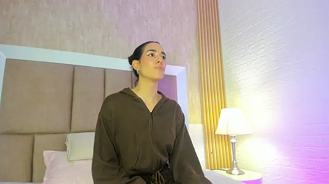 Cherry_violeta Adlı Modelin Canlı XXX Sohbeti