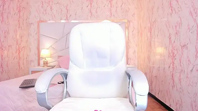 Emily_Whinfre live XXX chat