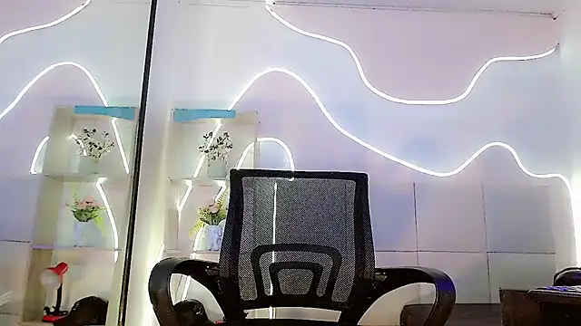 Daniela_Pink_ Adlı Modelin Canlı XXX Sohbeti
