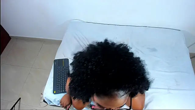 Chatroom XXX en direct de TAYRA_CASTLE