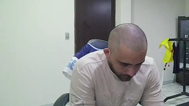 aronmiller404 Live XXX Chat