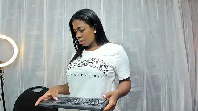 Chatroom XXX en direct de KatieGomez