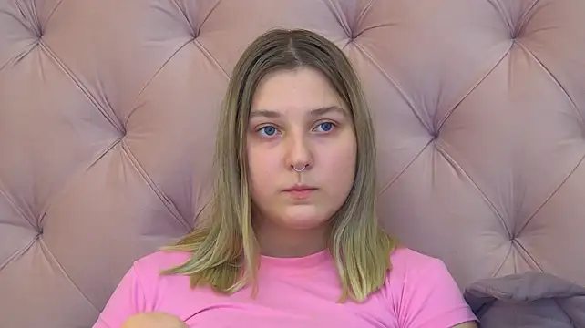 TinnaBurton live XXX chat