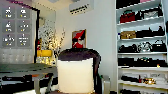 UrGoddessRepublic's Live XXX Chat