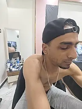 צ'אט XXX בשידור חי של highguy