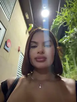Irina_Velvett Adlı Modelin Canlı XXX Sohbeti