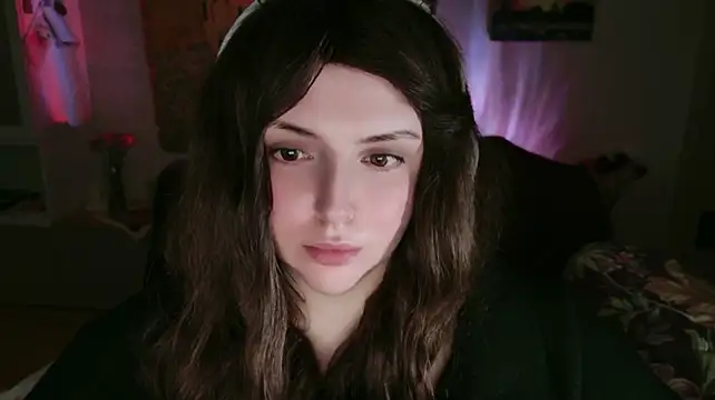 Chatroom XXX en direct de Emilia_Noir