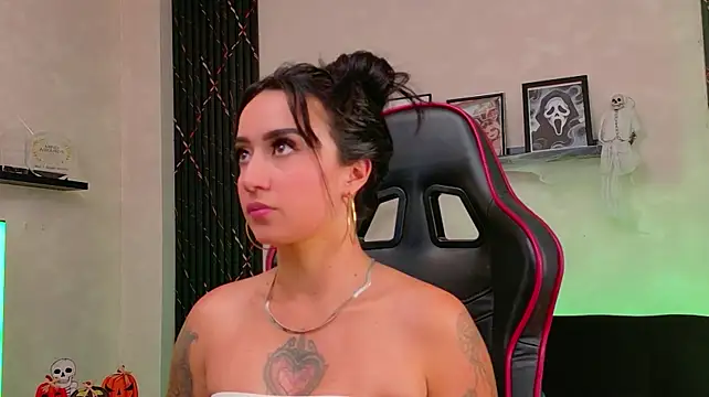 EmmyEvans1 Chat XXX in diretta