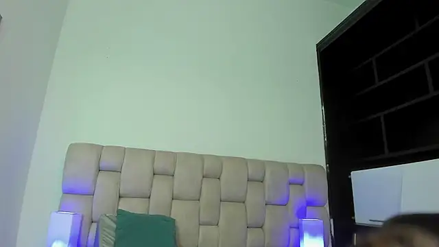 KristalMature live XXX chat