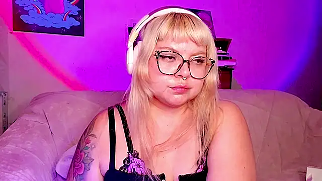 XXX chat uživo modela Satyn_doll