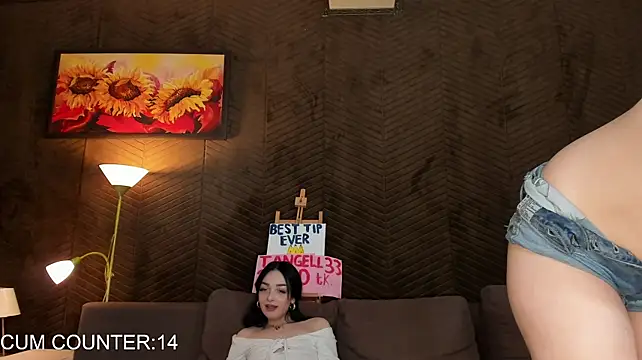 RoomiesのライブXXXチャット