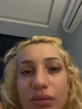 צ'אט XXX בשידור חי של cceren35