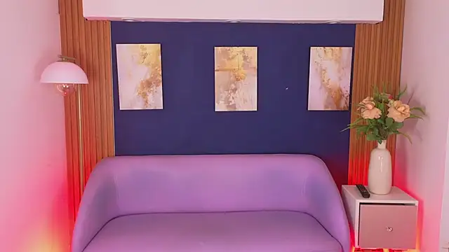 LumierNova Adlı Modelin Canlı XXX Sohbeti