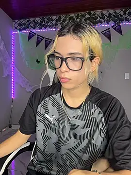 แชท XXX สดของ LarryCraft