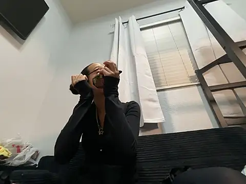 XXX chat uživo modela c00k13kat