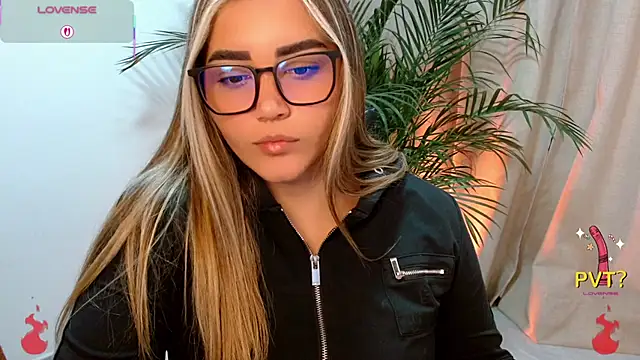 Lucia_star__'s Live XXX Chat