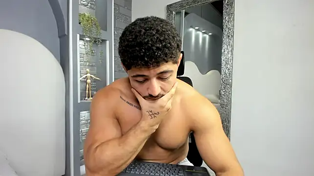 Thiago_moretti Adlı Modelin Canlı XXX Sohbeti